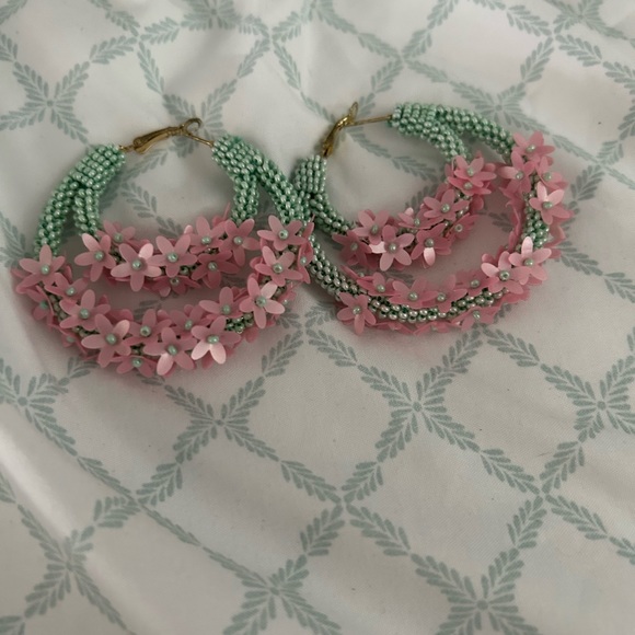Gorgeous green with pink flowers beaded  earrings NEW - Picture 1 of 3